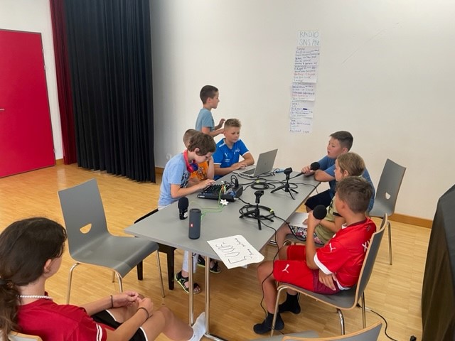 Achtung, wir machen Radio