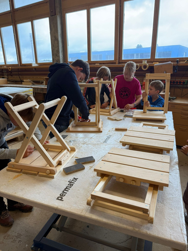 Arbeiten mit Holz bei der Schreinerei Bründler AG