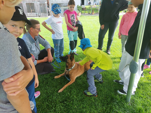 Kind und Hund